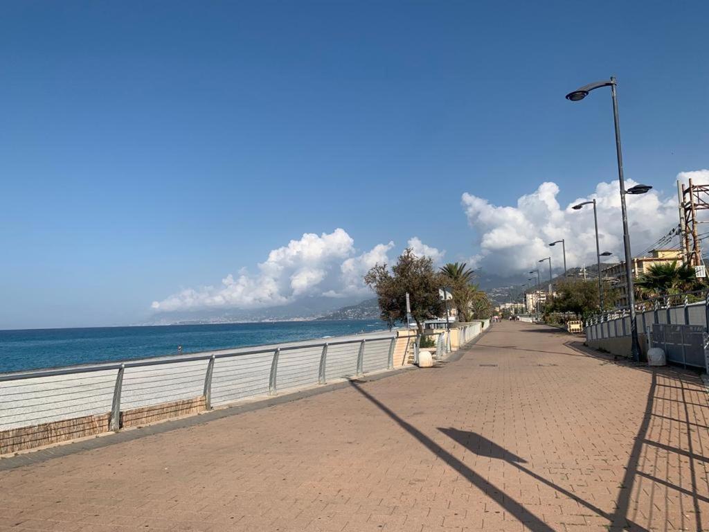Casa Vacanza! A 50M Dal Mare! Bordighera Exterior photo
